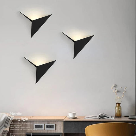 Lámpara de pared LED moderna, lámpara de pared con forma de triángulo de 3W, blanco frío 6000K, para dormitorio, restaurante, pasillo, cafetería, bar, color negro