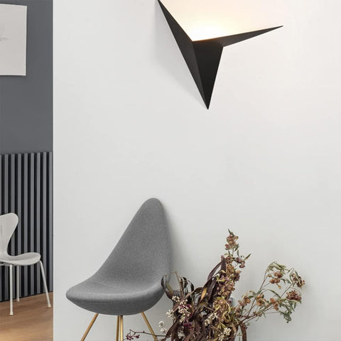 Lámpara de pared LED moderna, lámpara de pared con forma de triángulo de 3W, blanco frío 6000K, para dormitorio, restaurante, pasillo, cafetería, bar, color negro
