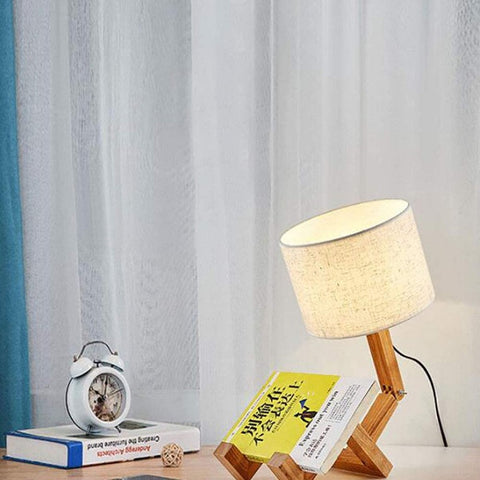 Lámpara de mesa LED de madera maciza creativa Lámparas de noche robot para dormitorios Oficina de estudio Lámpara de dormitorio de estilo europeo Lámpara de mesa pequeña de hotel W22cm*H44